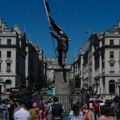 Kako je Benksi postavio novu statuu u Londonu: Instalirana preko noći ispred nosa obezbeđenju