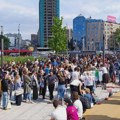 Akcija studenata na Slaviji, prisutne i pristalice SNS: Policija između dve grupe