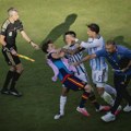 FIFA ne prestaje da se bruka: Novi skandal frapirao sve, "izbrisala" crveni karton Argenticu koji je delio udarce