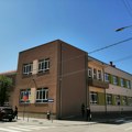 Ko traži od roditelja OŠ „Josif Kostić“ novac za klime? Direktor kaže jedno, Savet roditelja drugo