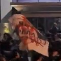 Grupa građana okupila se ispred zgrade RTS-a, igrali kolo (video)