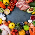 Nutricionisti ukazali na namirnice koje bi trebalo izbegavati na putovanjima