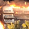 Strašan požar progutao stambenu zgradu u Valensiji: Strahuje se da ima zarobljenih! (Video)