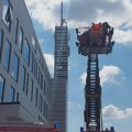 Pripadnici vatrogasno-spasilačke brigade priredili pokaznu vežbu u zgradi RTV-a (AUDIO)