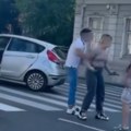 Devojka u Beogradu kroz suze vrišti "Ostavi ga na miru..." Jezva scena kod Kalemegdana!
