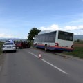 Automobil udario u autobus na putu Leskovac-Niš, poginuo vozač putničkog vozila