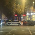 Od siline udarca odleteo nekoliko metara: Užas u centru Beograda: Džip pokosio dostavljača hrane na motoru (foto)