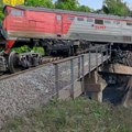 Još jedno rušenje mosta u Rusiji, voz pao na auto-put! U Kursku nije isključena nova sabotaža nakon noćašnjih stravičnih…