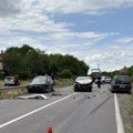 Аутомобили су смрскани, силовит судар три возила, има повређених: Тешка саобраћајна незгода код Врњачке Бање, на лицу места…