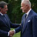 Ministar Gašić se sastao sa ministrom odbrane Mađarske