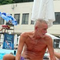 (Foto) imanje zapušteno: Lepi Mića zarađuje 1.500 evra nedeljno u rijalitiju, a kuća na Fruškoj goru mu propada