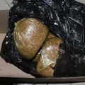 Policija u Zrenjaninu pronašla oko sto kilograma duvana, uhapšene dve osobe
