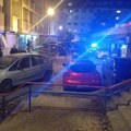 Упуцани младић (24) У Раковици од раније познат полицији: Нападач испалио 2 хица у њега док је улазио у ауто, превезен на…