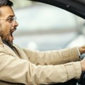 Volan automobila se trese dok vozite? Stručnjaci upozoravaju da reagujete odmah: "Ovo je prva stvar koju treba da uradite"