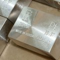 Cena ovog metala dostigla istorijski rekord, premašila 2.400 dolara po unci, a nije zlato