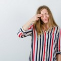 Svrbe vas oči? Nesvesno ih trljate, a to može da izazove infekcije i oštećenje rožnjače, evo šta većina ljudi ne zna