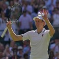 Siner u osmini finala Vimbldona, Medvedev i Hodar eliminisani