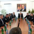 Šta radi Vučićev portret u službenim prostorijama policije?