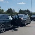 Lančani sudar kod Geneks kule na Novom Beogradu! Učestvovalo šest automobila, napravili "zmijicu" (video)