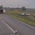 VIDEO Jeziv snimak sa mesta teške nesreće na putu Bačka Topola – Subotica: U sudaru automobila poginule dve osobe