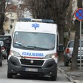 Užas u Prokuplju: Dete (3) palo kroz prozor, prevezeno u bolnicu