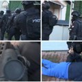 Lisice na ruke I zaposlenima u ministarstvima Pogledajte snimak filmske akcije srpske policije (video)