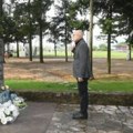 Predsednik Vučić položio cveće u spomen-parku u Malom Orašju