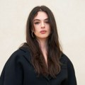 Ćerka Monike Beluči i Vensana Kasela bila poseban gost na reviji modne kuće „Dior“