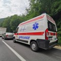 Srča rasuta po putu: Sudar dva automobila kod Sremske Mitrovice (foto)