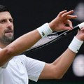 Sramno ponašanje Engleza: Novak Đoković se obraćao ćerki, a navijači na Vimbldonu se poneli kao divljaci (video)