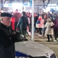 Polemika oko pojave Žike Žigavca na protestima u Leskovcu, političara kome su demonstranti palili kuću 2000-te