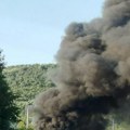 Gori autobus kod Bubanj potoka: Ogroman dim se nadvio nad naseljem: Zatvoren izlaz na auto-put (foto)