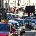 Dve osobe povređene u Terazijskom tunelu: Zbog sudara automobila dve ekipe Hitne pomoći na terenu, saobraćaj otežan