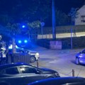 Blokader pucao na prostorije SNS-a a potom i na policajce u Vrnjačkoj Banji (video)