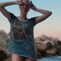 Lice bez šminke i noge u prvom planu: Nataša Kojić na plaži u opuštenom izdanju: Ovakvu je niste videli (foto)