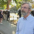 MUP navodi da je student ETF poprskao policajce "tečnošću intenzivnog mirisa", njegov advokat demantuje - pola sata dovoljno…