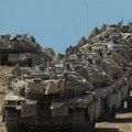Тенкови спремни, град опкољен са свих страна! Војска упада, цивили панично беже: "Бришу нас са мапе, камен по камен"