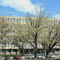 Građani ispred suda u Novom Sadu zvižde u znak podrške studentima i aktivistima