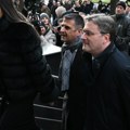 (Video) Suđenje u slučaju "Generalštab": Ministar kulture Nikola Selaković stigao u Specijalni su, dočekali ga zvižduci