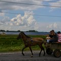 Rekli su da će pasti svakog trena, ali oni i dalje stoje "Kuvaju na drva na ulici, satima idu po vodu": Na ostrvu zavedenom u…