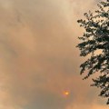 (Foto) Požar u Deliblatskoj peščari vidi se i sa Srebrnog jezera! Apokaliptična scena: Gust dim obavio nebo, sunce se jedva…