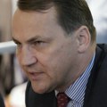 „Amerikanci unutra, Rusi napolju“: Sikorski podsetio zašto je stvoren NATO