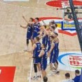 Dirljiva scena koju niste videli u TV prenosu: Košarkaši Srbije sa navijačima skandirali Boriši Simaniću
