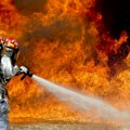 (Foto) ogroman požar u jednoj farmaceutskoj kompaniji, preko 100 vatrogasaca na terenu