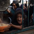 Najmanje 17 ljudi poginulo u izbegličkom kampu Nuseirat; Gaza: Više od 3.500 dece u riziku da umre od gladi