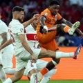Holandija vodi protiv Turske, za polufinale Evra 2:1