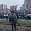 Automobilom udarila studentkinju na blokadi, sumnjiči se za teško ubistvo u pokušaju (VIDEO)