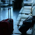 Kupite nečiji kofer za 234 dinara Aerodrom u Beogradu rasprodaje nepreuzeti prtljag