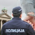 (Video) Blokader zapucao ispred Skupštine?! Ranio čoveka, zapalio šator pa bacio šaku metaka u vatru! Uhapšen muškarac (70)…