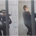 Napadnut policajac ispred Palate predsednika Republike Srpske! Prišao mu s leđa, pa pokušao da ga savlada! Pogledajte…